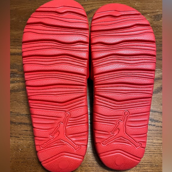 Authentic Jordan Slides - Picture 2 of 3